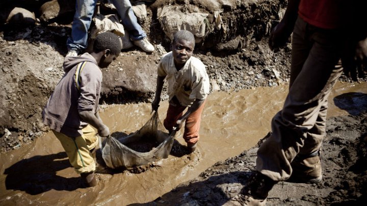 Children at work in DRC cobalt mine - AFP